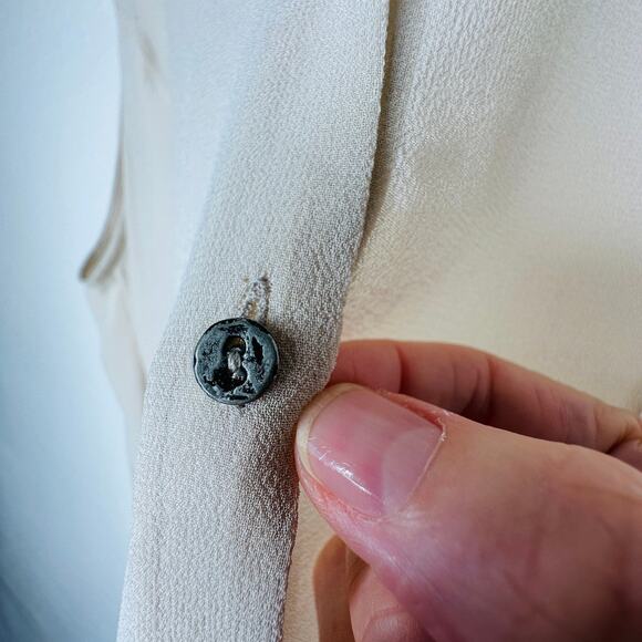 NWT Helmut Ghost 100% Sheer Silk in Salt V-Neck Sleeveless Blouse L - Picture 4 of 12